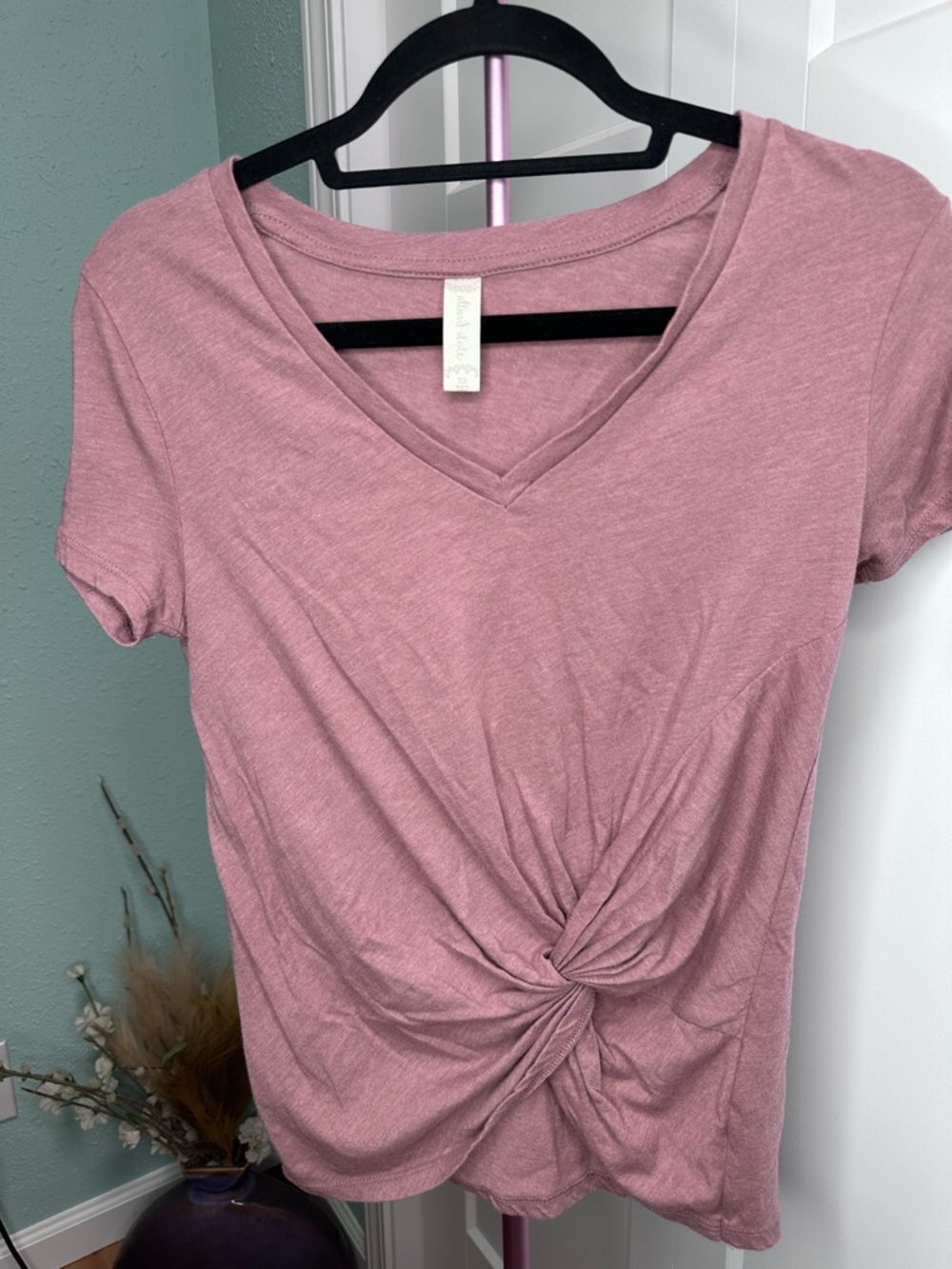 Altar’d State XS Women's Mauve Twist-Front V-Neck tshirt short sleeve cotton